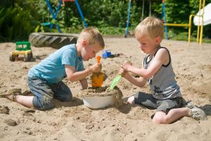 детские разборки в песочнице