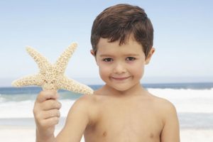 Пляж: как приучить ребенка